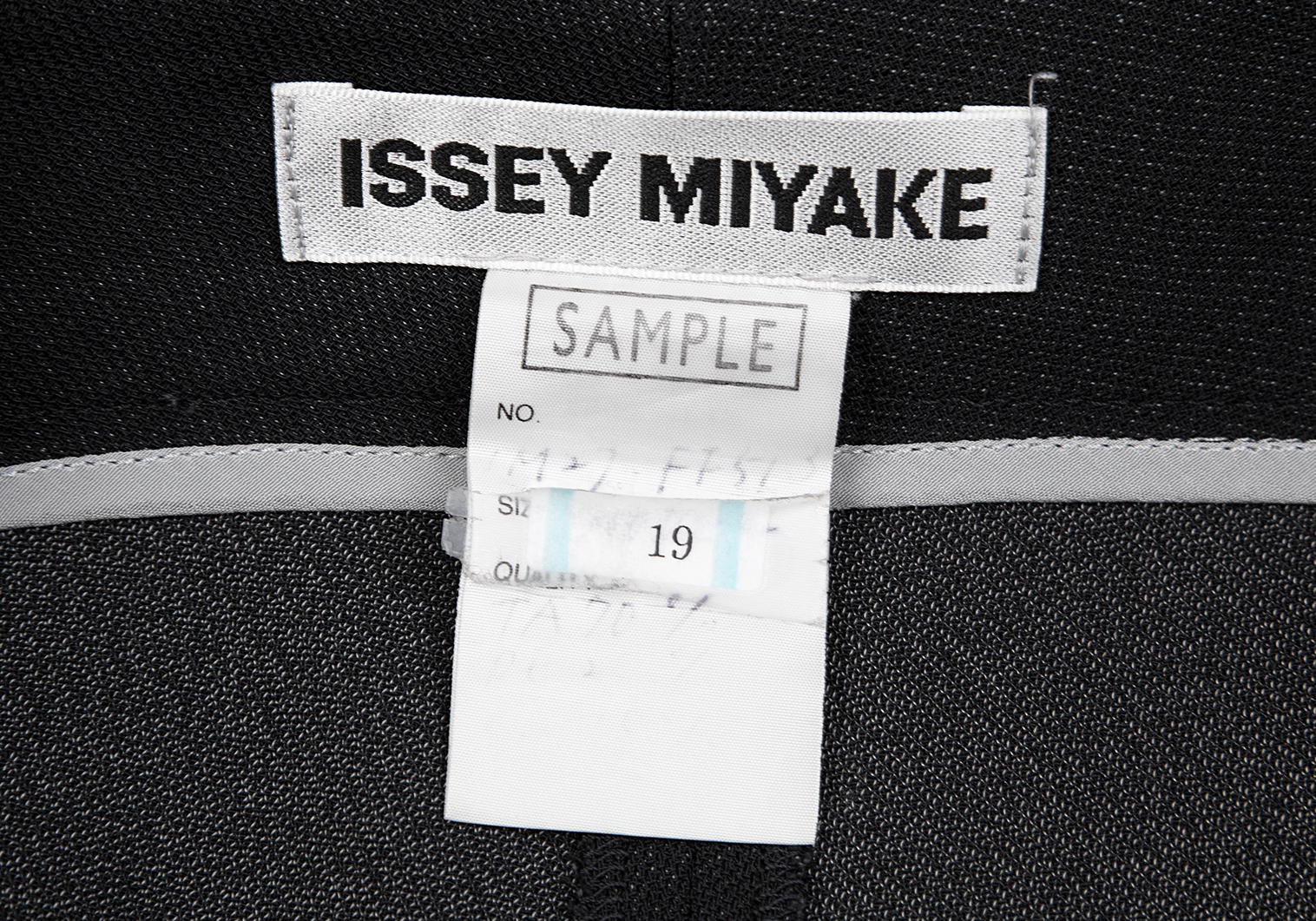 イッセイミヤケISSEY MIYAKE カッティングデザインセットアップスーツ