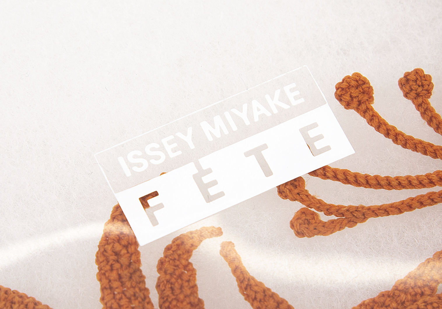 イッセイミヤケ フェットISSEY MIYAKE FETE レースニットネックレス レンガ