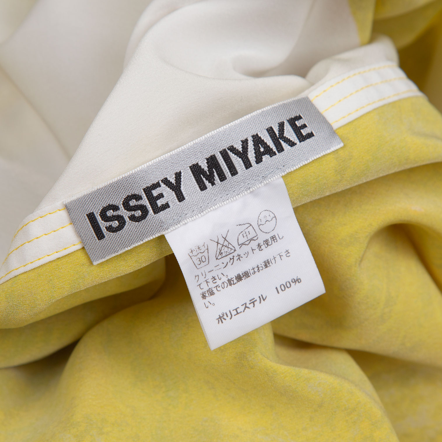 イッセイミヤケISSEY MIYAKE マーブルプリントノースリーブ 白黄2