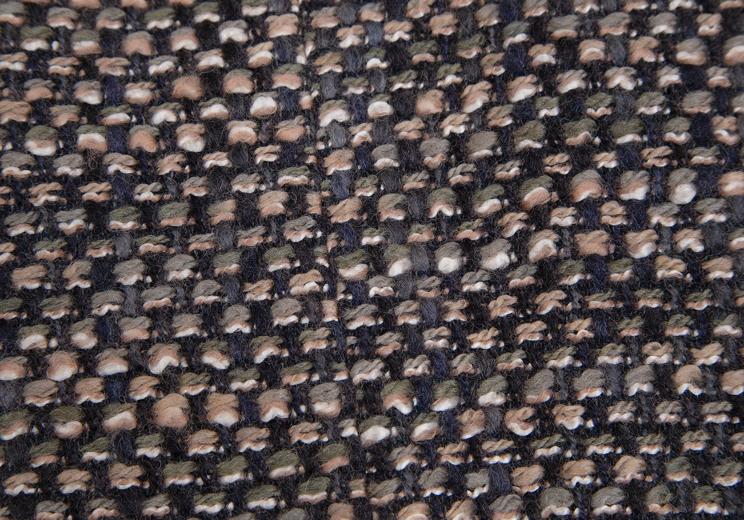 マドモアゼルノンノン　ツイードコート　定価86,000円　ネイビー襟元のデザインもオシャレです