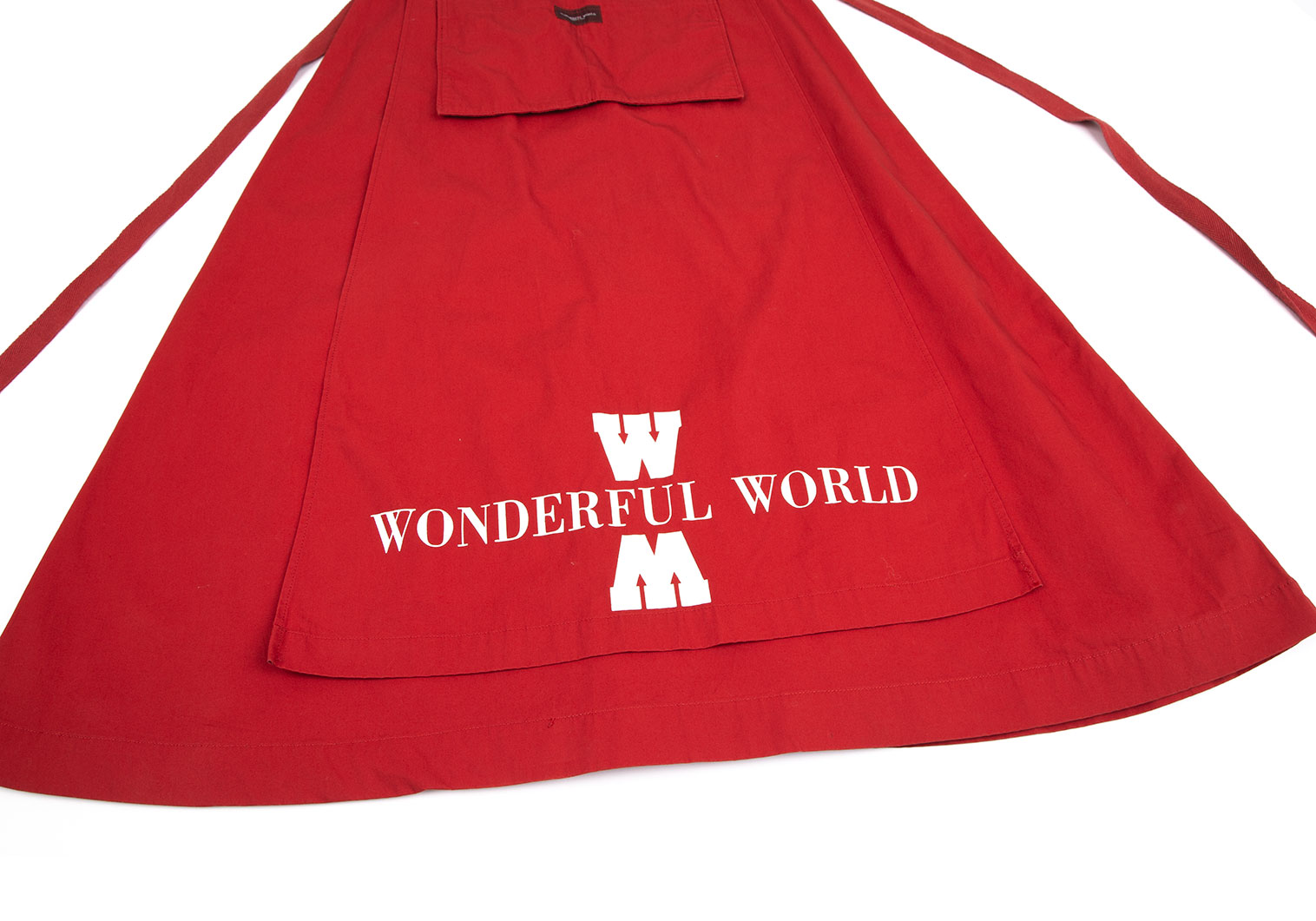 ワンダフルワールド カネコイサオWONDERFUL WORLD KANEKO ISAO ロゴプリントエプロンスカート 赤M位