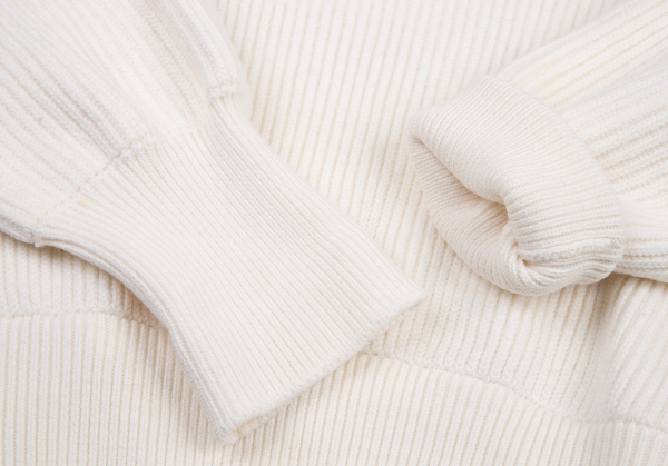 Louis Vuitton Turtleneck sweater White Polyester ref.42467 - Joli Closet