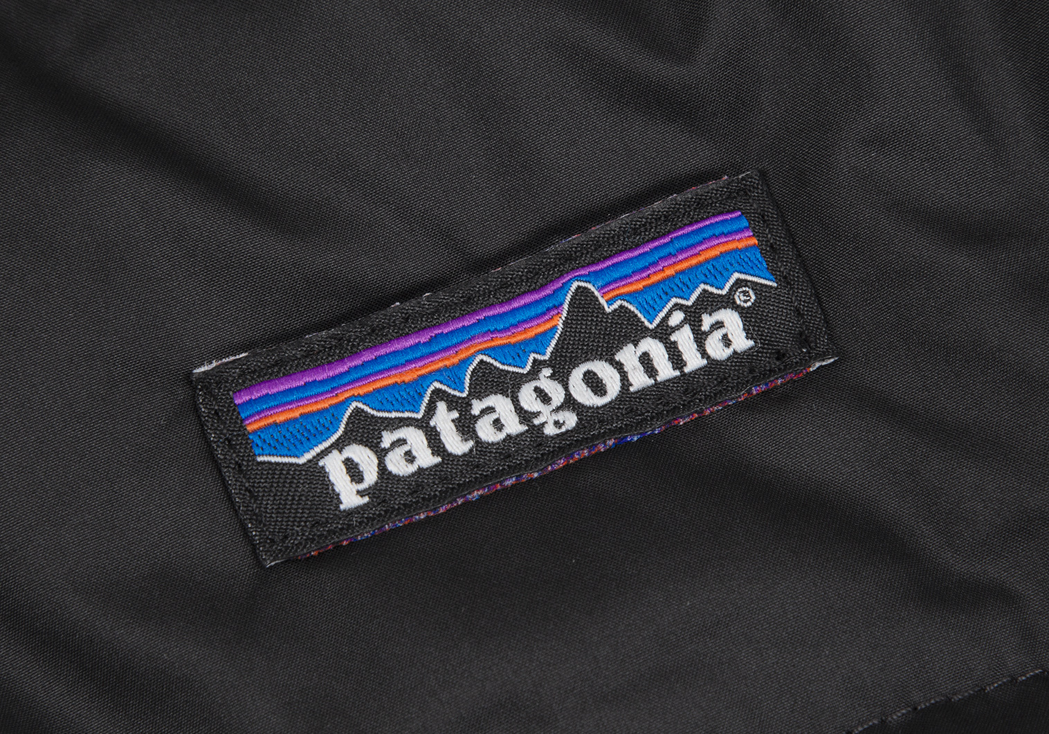 パタゴニアpatagonia ボアリバーシブル中綿ジャケット 黒M位