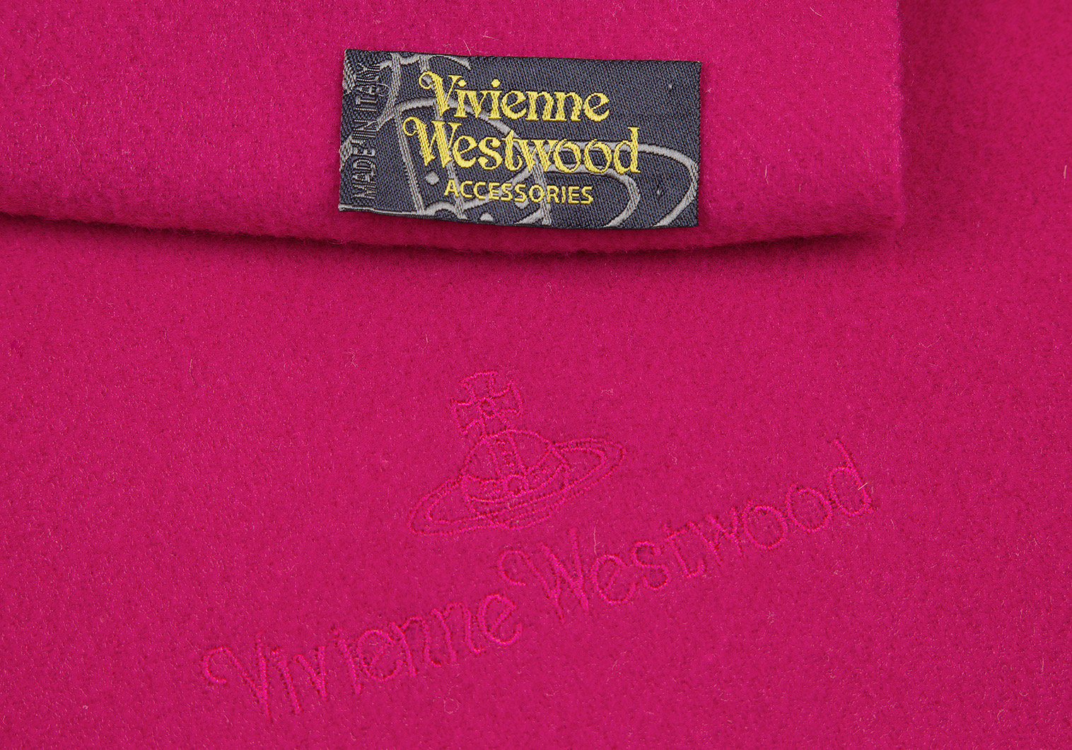 ヴィヴィアンウエストウッドVivienne Westwood ワンポイント刺繍