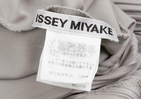 DIAGONAL PLEATS BAG  The official ISSEY MIYAKE ONLINE STORE