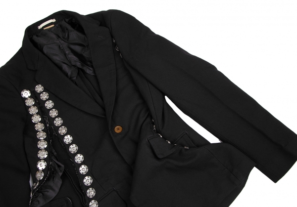 Many also use buttons in the designs as on this jacket. The sleeve