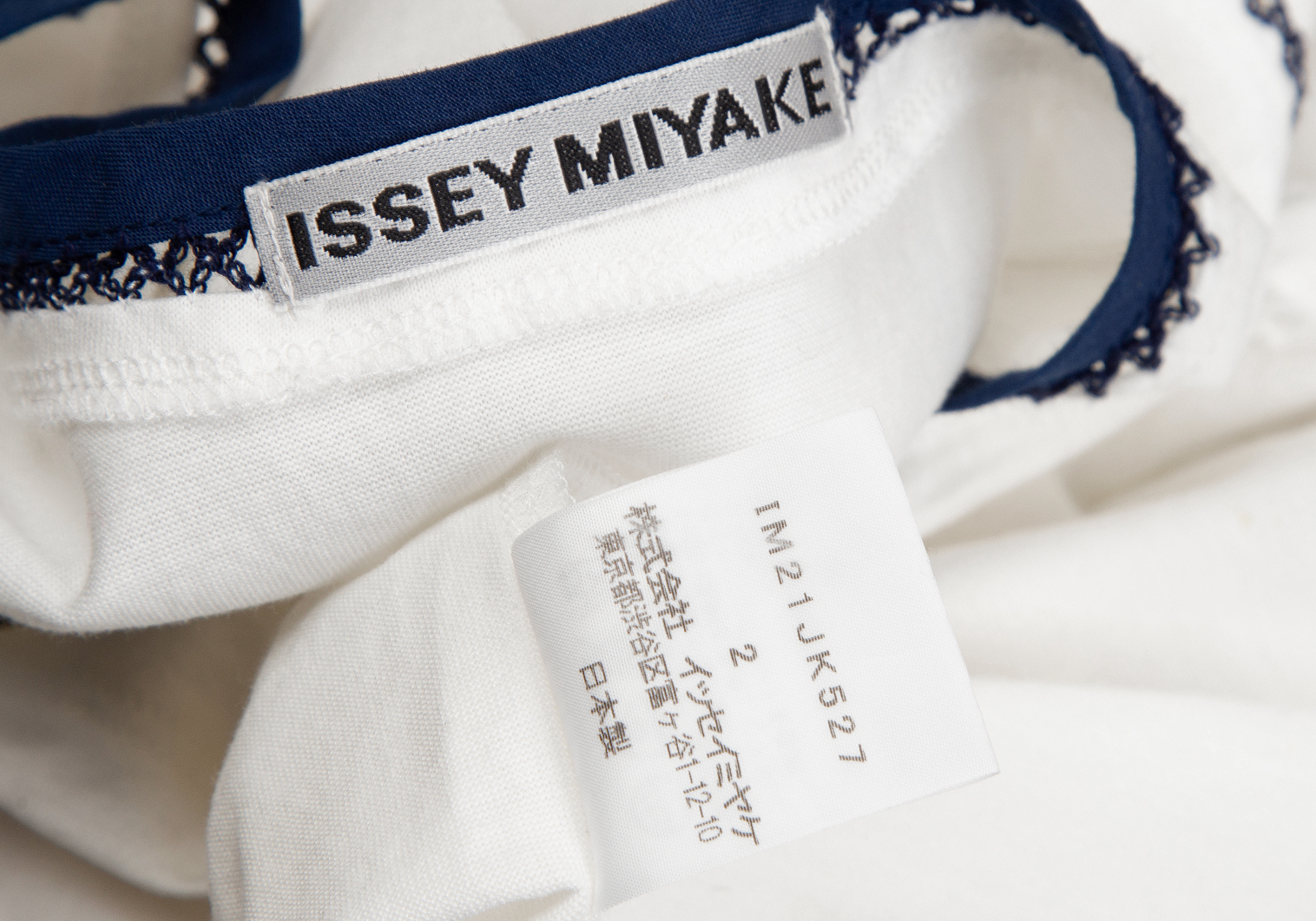 イッセイミヤケISSEY MIYAKE ステッチ切替ノースリーブ 白紺2