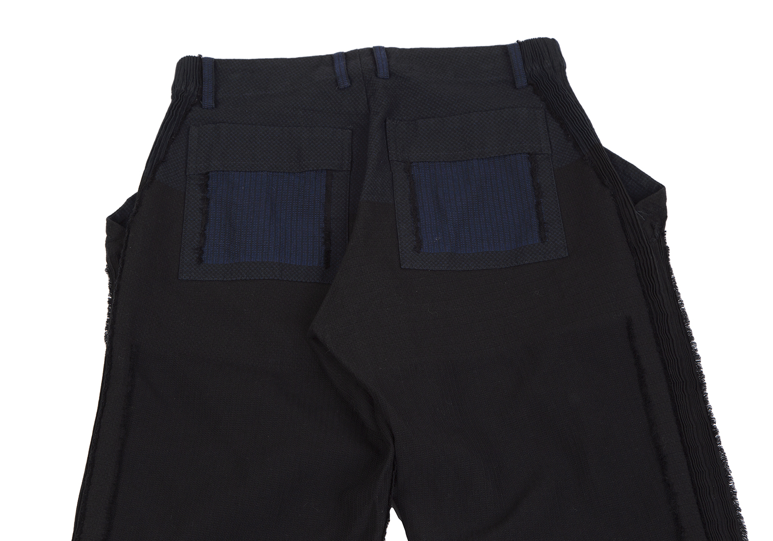 イッセイミヤケISSEY MIYAKE サイドプリーツ織り替えデザインパンツ 黒青2