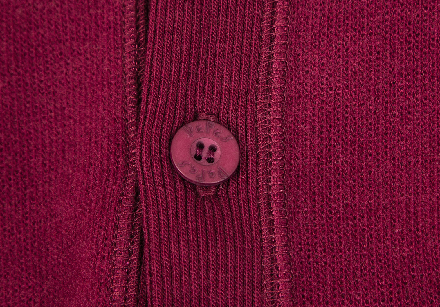 パパスのピンク系のジャケットです。ボタンにロゴが入っています ...