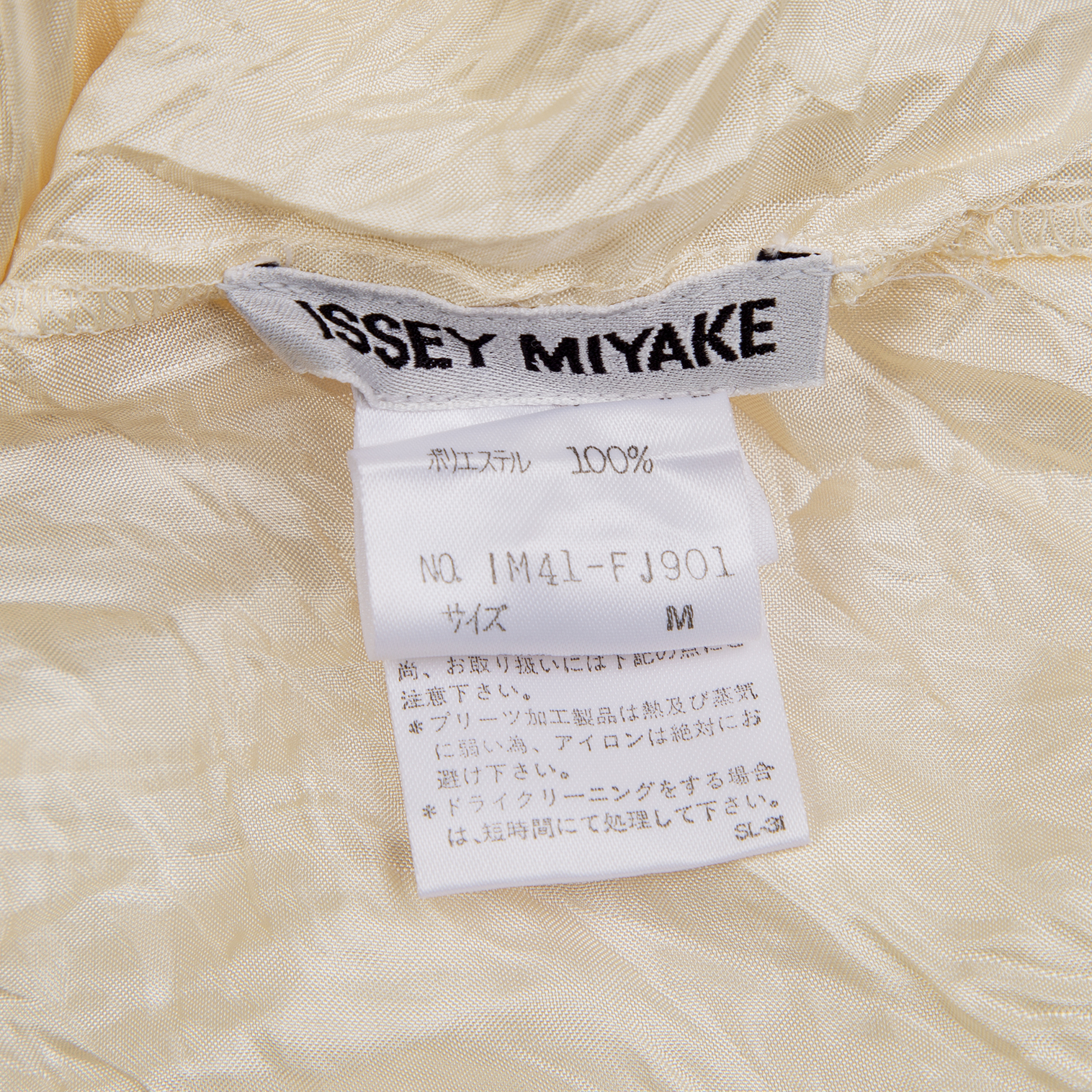 イッセイミヤケISSEY MIYAKE シワプリーツタートルネックカットソー