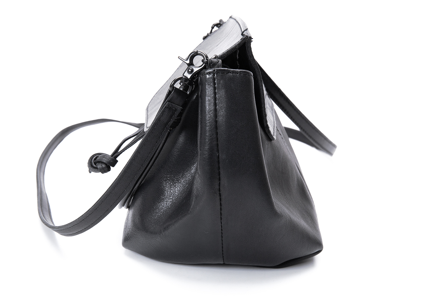 高品質安い【センス】ジャンポールゴルチエ オールレザー ミニリュック 巾着 ブラック バッグ