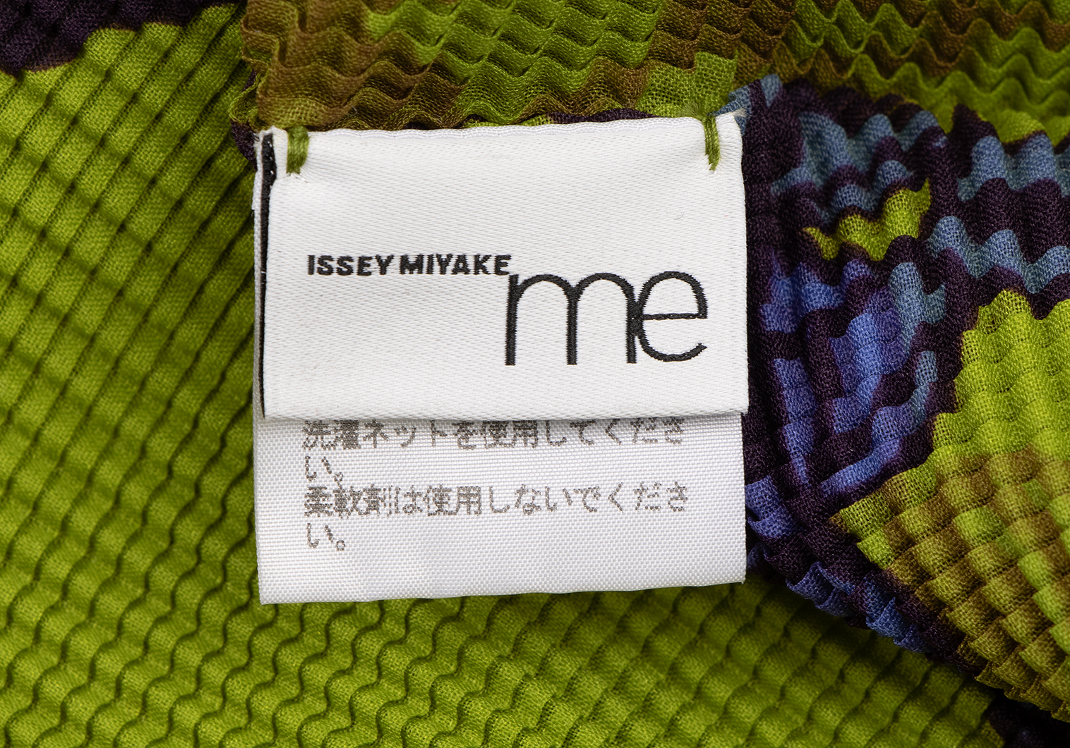 イッセイミヤケ ミーISSEY MIYAKE me フローラルプリントクルーネック ...