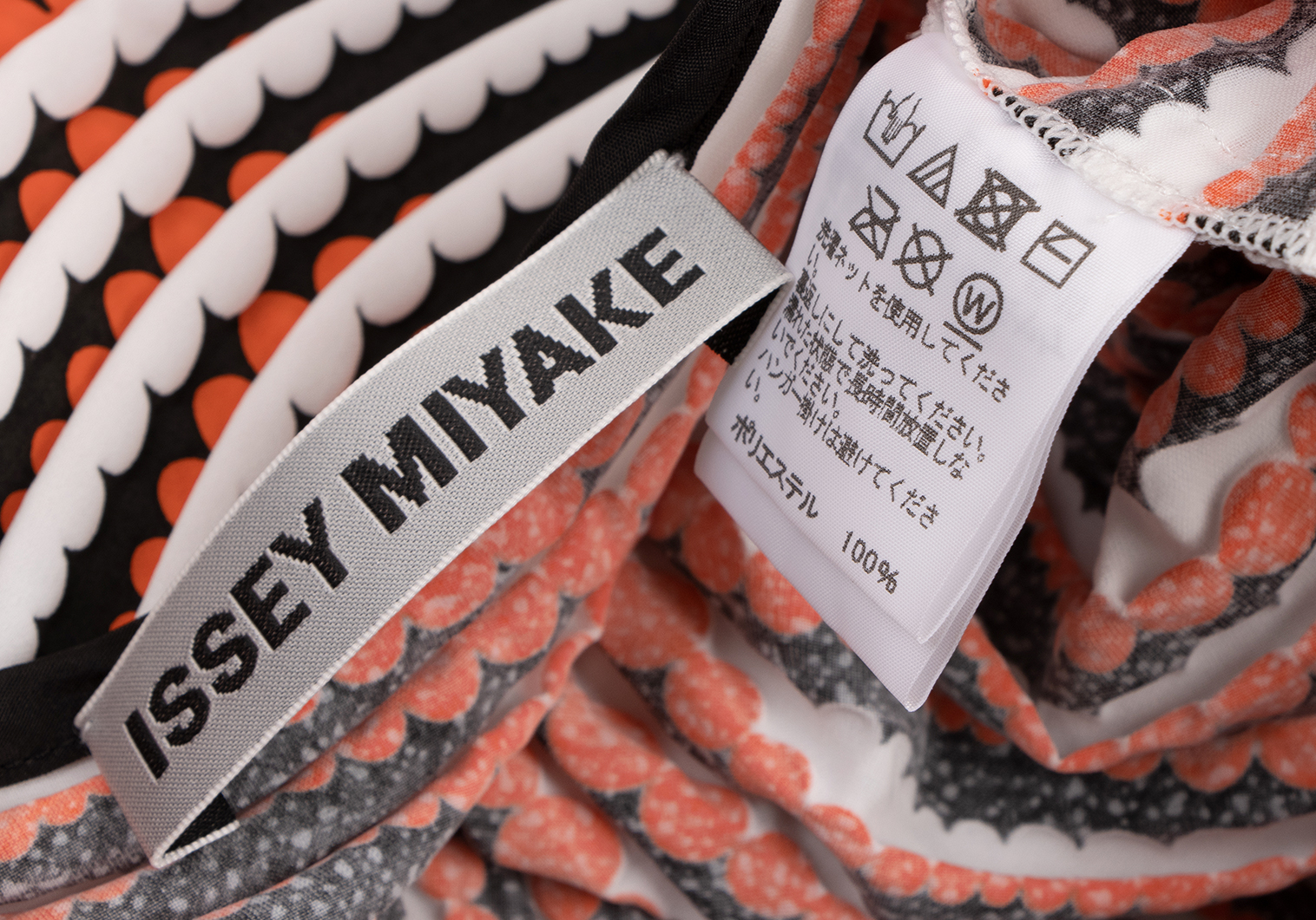 イッセイミヤケISSEY MIYAKE ドットプリントウェーブプリーツ ...