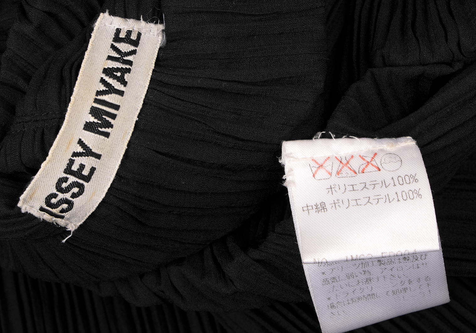 イッセイミヤケISSEY MIYAKE プリーツショールカラー中綿ジャケット 黒M