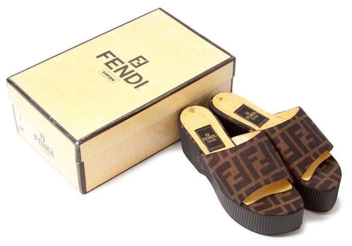 素晴らしい 新しいコレクション FENDI ズッカ ズッカ サンダル 靴
