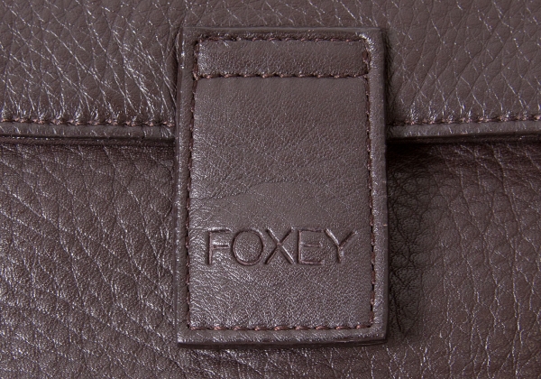 FOXEY Design embossed leather type handbag Brown | PLAYFUL