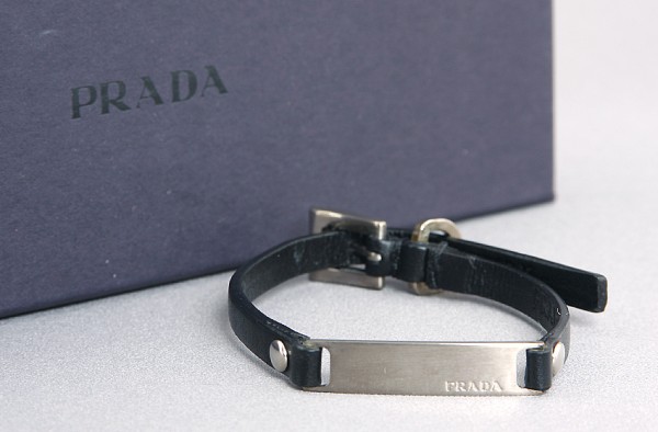 プラダPRADA レザーブレスレット 黒M