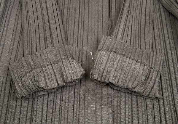 Grey Hooded technical-pleated jacket