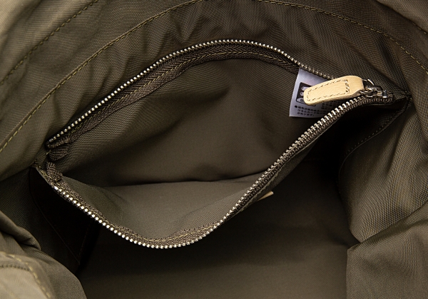 MARGARET HOWELL idea Leather Shoulder Bag Beige | PLAYFUL