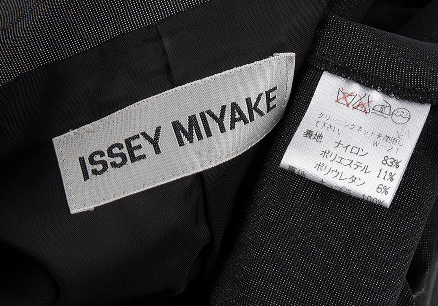 ISSEY MIYAKE Polyester Stretch Jacket & Pants Charcoal M/L | PLAYFUL